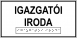 Igazgatói iroda feliratú Braille-írással ellátott tábla