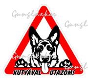 Kutyával utazom háromszög alakú matrica autóra többféle minta
