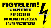 Figyelem! A napelemes rendszeren DC oldali veszélyes egyenfeszültség! Tábla matrica